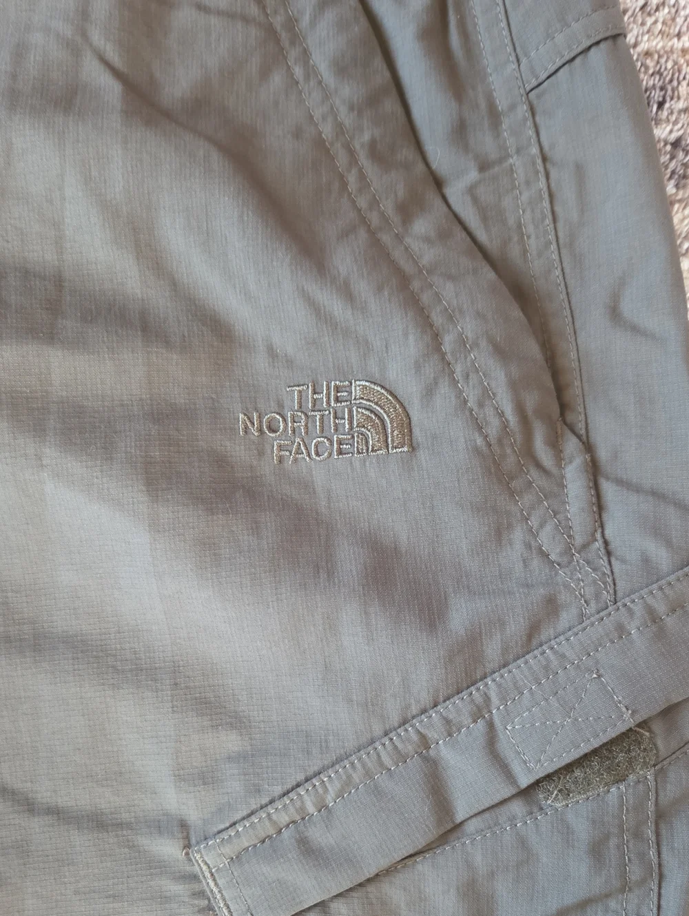 The North Face Hiking Cargo Pants 100% Nylon Dark Olive Green Mens Size 40 Short